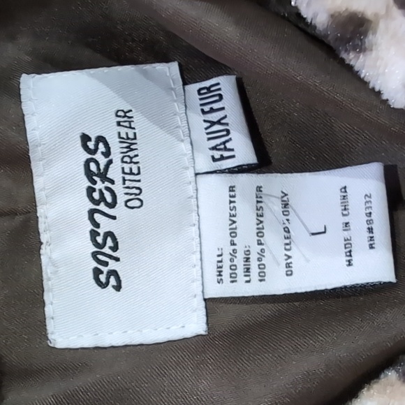 Sisters Outerwear Faux Fur Coat in Large Lined - Picture 2 of 8